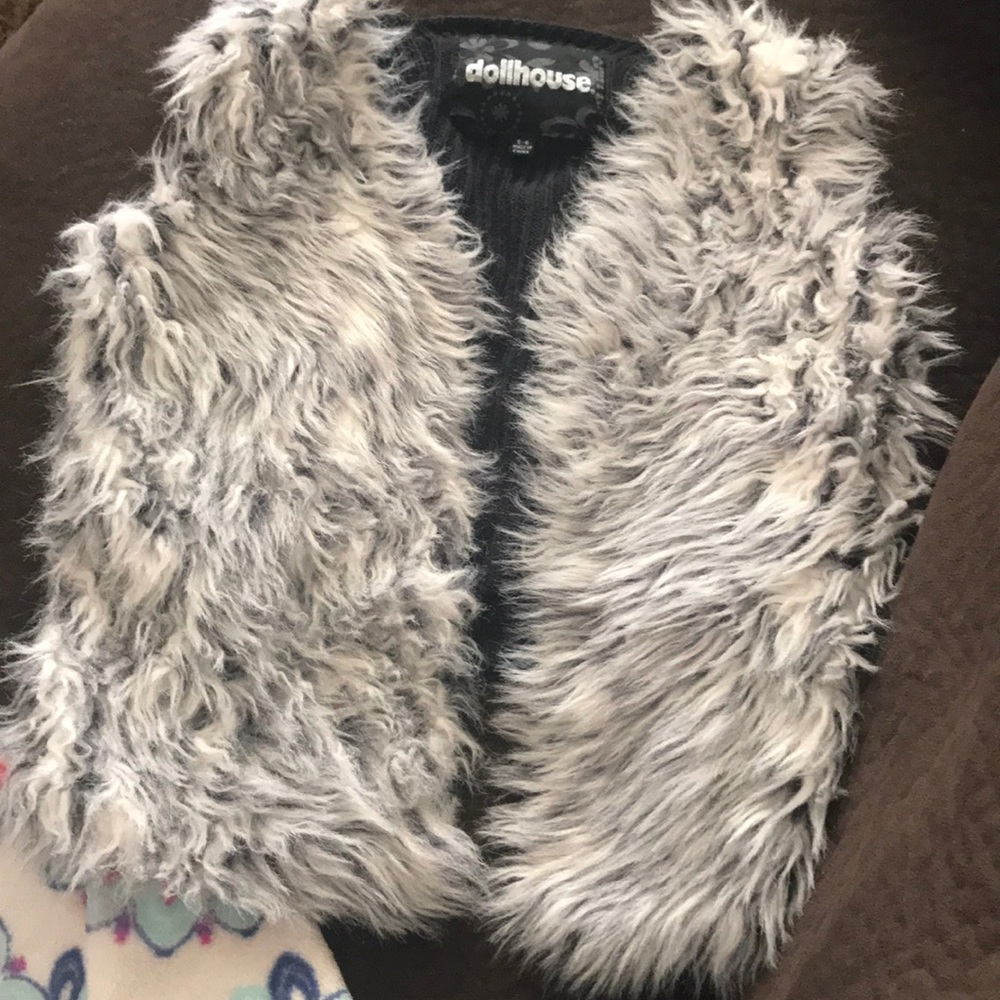 Girls size 5/6 vest - Picture 3 of 3